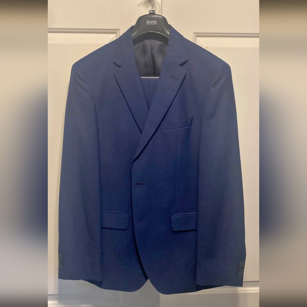Hugo Boss NWOT 40R Mens Navy Suit with 32x32 pants